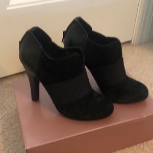 Beautiful Gianni Bini Booties